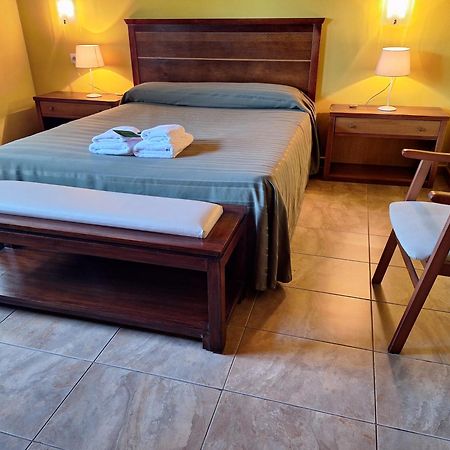 Hostal Europa San Roque del Acebal エクステリア 写真