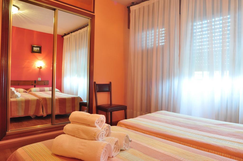 Hostal Europa San Roque del Acebal エクステリア 写真
