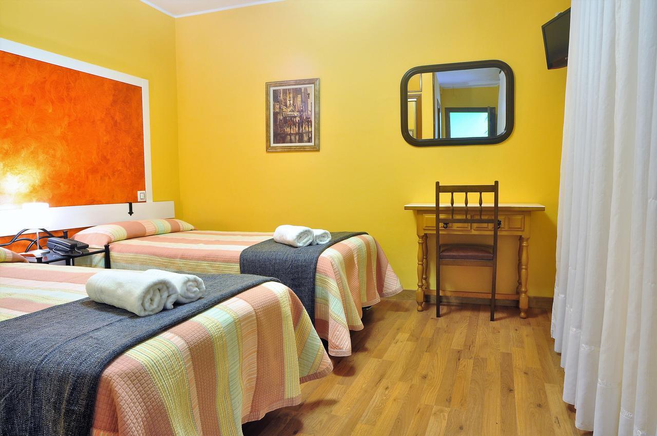 Hostal Europa San Roque del Acebal エクステリア 写真